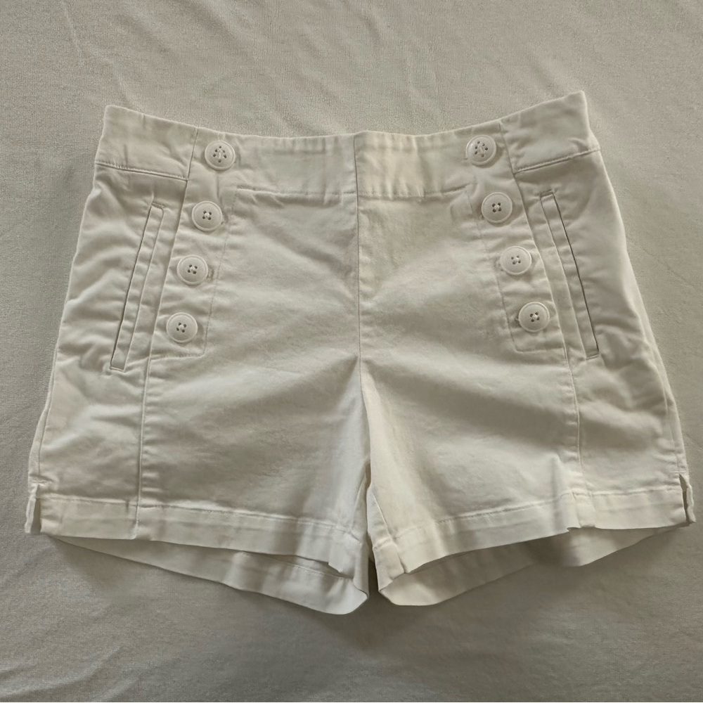 LOFT size 00 white shorts. Excellent condition.